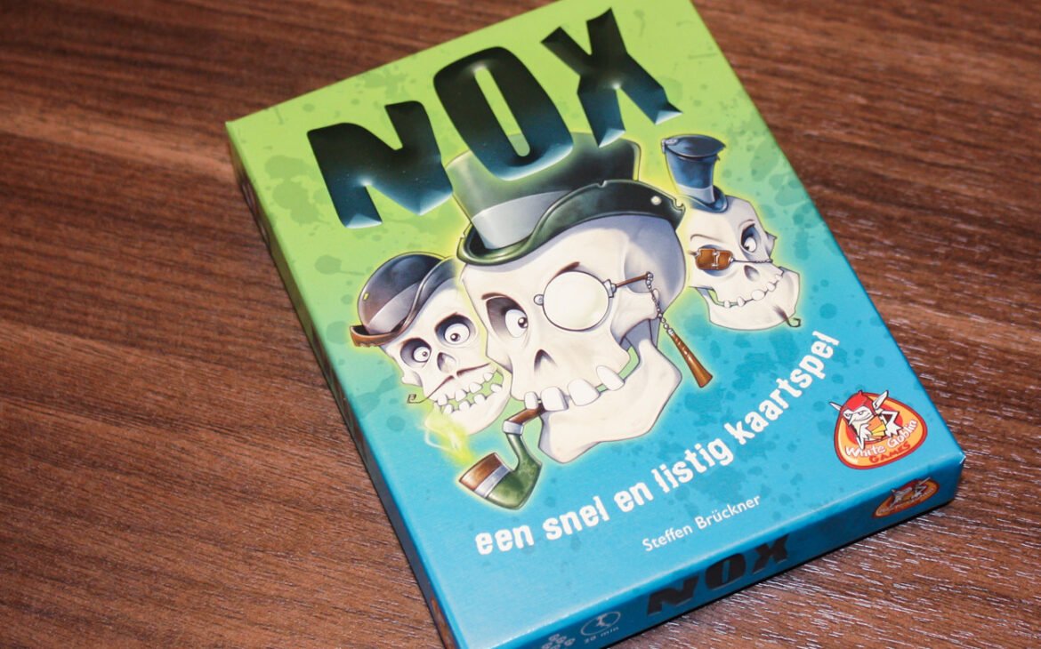 De doos van het kaartspel Nox